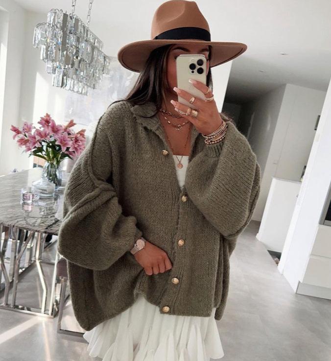 Fluffy Oversize Cardigan mit goldenen Knöpfen